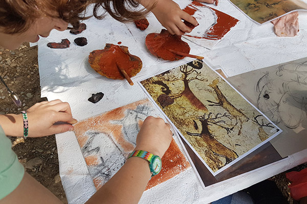 atelier-dessin-prehistoire_600x400 atelier scolaire dessin préhistoire Neandertal corrèze lot